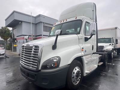 Freightliner Cascadia 125 Single Axle Day Cab Truck - 400HP, 10 Speed Automatic