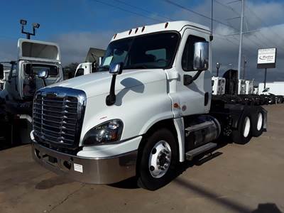 Freightliner Cascadia 125 Day Cab Truck - 455HP, 12 Speed Automatic