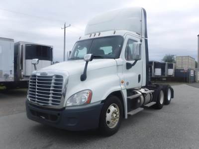 Freightliner Cascadia 125 Day Cab Truck - 455HP, 10 Speed Manual