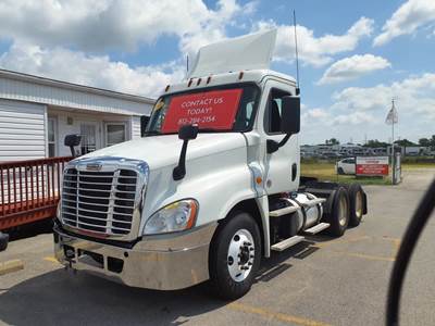 Freightliner Cascadia 125 Day Cab Truck - 455HP, 10 Speed Manual