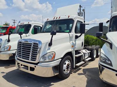 Freightliner Cascadia 125 Day Cab Truck - 455HP, 10 Speed Manual
