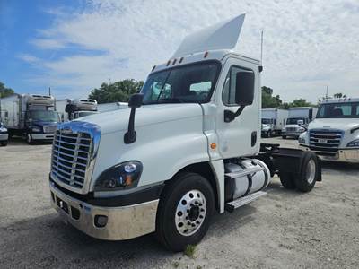 Freightliner Cascadia 125 Single Axle Day Cab Truck - 400HP, 10 Speed Automatic