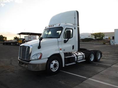 Freightliner Cascadia 125 Day Cab Truck - 455HP, 10 Speed Manual