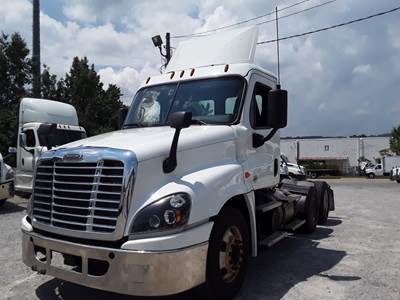 Freightliner Cascadia 125 Day Cab Truck - 450HP, 12 Speed Automatic