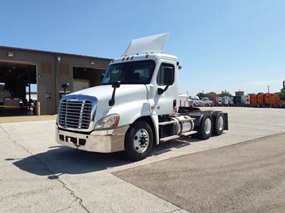 Freightliner Cascadia 125 Day Cab Truck - 450HP, 12 Speed Automatic
