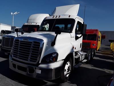 Freightliner Cascadia 125 Day Cab Truck - 450HP, 12 Speed Automatic