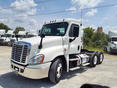 Freightliner Cascadia 125 Day Cab Truck - 410HP, 12 Speed Automatic