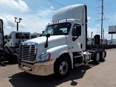 Freightliner Cascadia 125 Day Cab Truck - 455HP, 12 Speed Automatic