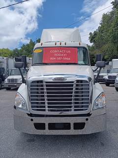 Freightliner Cascadia 125 Day Cab Truck - 450HP, 12 Speed Automatic