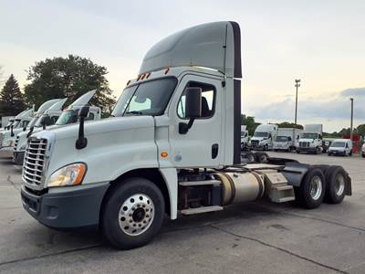 Freightliner Cascadia 125 Day Cab Truck - 410HP, 12 Speed Automatic