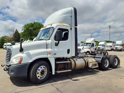 Freightliner Cascadia 125 Day Cab Truck - 410HP, 12 Speed Automatic