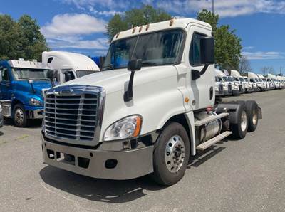 Freightliner Cascadia 125 Day Cab Truck - 400HP, 10 Speed Automatic