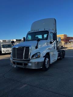 Freightliner Cascadia 125 Day Cab Truck - 455HP, 12 Speed Automatic