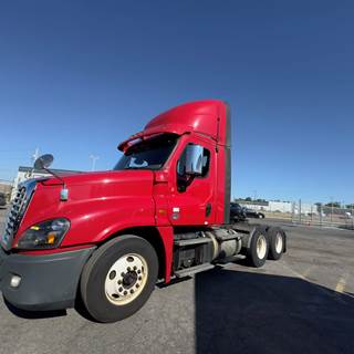Freightliner Cascadia 125 Day Cab Truck - 450HP, 12 Speed Automatic