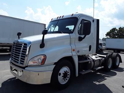 Freightliner Cascadia 125 Day Cab Truck - 455HP, 18 Speed Manual