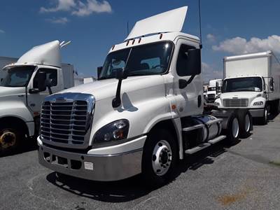 Freightliner Cascadia 125 Day Cab Truck - 450HP, 12 Speed Automatic