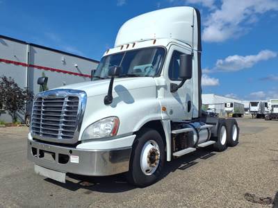 Freightliner Cascadia 125 Day Cab Truck - 455HP, 12 Speed Automatic