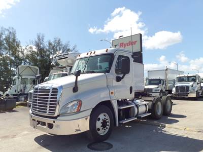 Freightliner Cascadia 125 Day Cab Truck - 450HP, 12 Speed Automatic