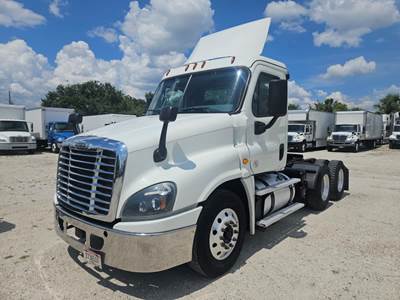 Freightliner Cascadia 125 Day Cab Truck - 400HP, 10 Speed Automatic
