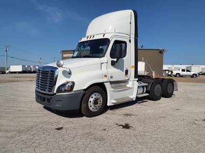 Freightliner Cascadia 125 Day Cab Truck - 455HP, 12 Speed Automatic