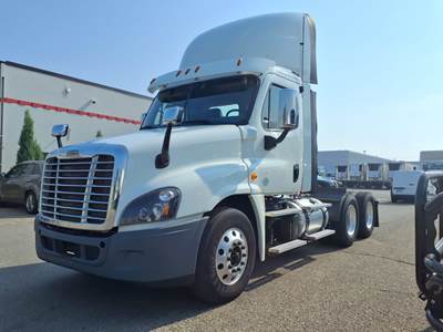Freightliner Cascadia 125 Day Cab Truck - 450HP, 12 Speed Automatic
