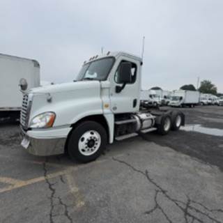 Freightliner Cascadia 125 Day Cab Truck - 455HP, 13 Speed Automatic