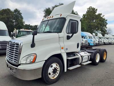 Freightliner Cascadia 125 Day Cab Truck - 450HP, 12 Speed Automatic