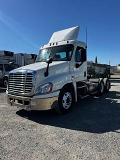 Freightliner Cascadia 125 Day Cab Truck - 450HP, 12 Speed Automatic