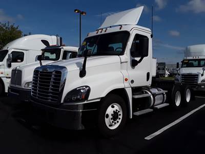 Freightliner Cascadia 125 Day Cab Truck - 450HP, 12 Speed Automatic