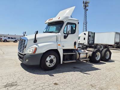 Freightliner Cascadia 125 Day Cab Truck - 450HP, 10 Speed Manual