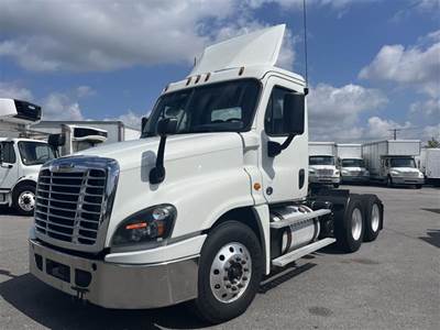 Freightliner Cascadia 125 Day Cab Truck - 400HP, 10 Speed Automatic