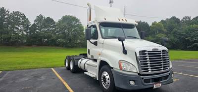 Freightliner Cascadia 125 Day Cab Truck - 455HP, 10 Speed Manual