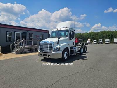 Freightliner Cascadia 125 Day Cab Truck - 455HP, 10 Speed Manual