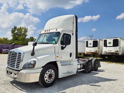 Freightliner Cascadia 125 Day Cab Truck - 455HP, 12 Speed Automatic