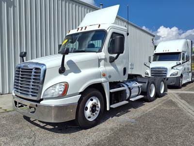 Freightliner Cascadia 125 Day Cab Truck - 450HP, 10 Speed Automatic