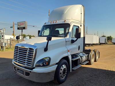 Freightliner Cascadia 125 Day Cab Truck - 450HP, 12 Speed Automatic