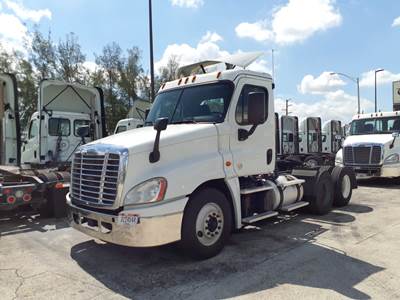 Freightliner Cascadia 125 Day Cab Truck - 450HP, 12 Speed Automatic
