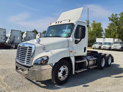 Freightliner Cascadia 125 Day Cab Truck - 455HP, 12 Speed Automatic