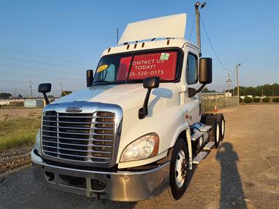 Freightliner Cascadia 125 Day Cab Truck - 450HP, 12 Speed Automatic