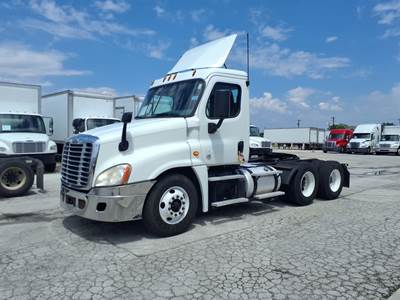 Freightliner Cascadia 125 Day Cab Truck - 450HP, 12 Speed Automatic