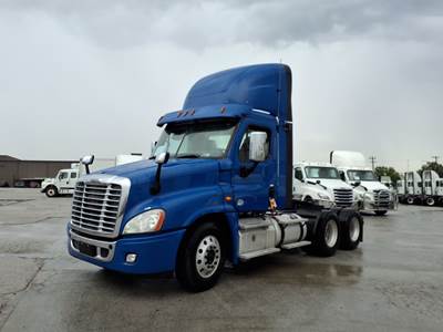 Freightliner Cascadia 125 Day Cab Truck - 450HP, 10 Speed Manual
