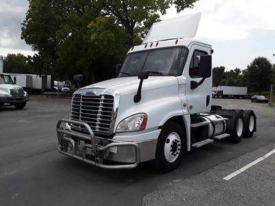 Freightliner Cascadia 125 Day Cab Truck - 450HP, 12 Speed Automatic