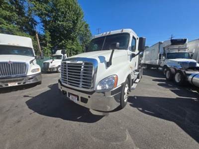 Freightliner Cascadia 125 Day Cab Truck - 455HP, 10 Speed Manual