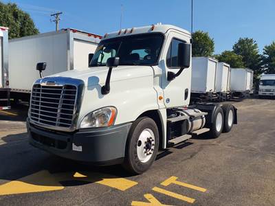 Freightliner Cascadia 125 Day Cab Truck - 450HP, 10 Speed Manual