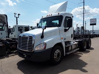 Freightliner Cascadia 125 Day Cab Truck - 450HP, 10 Speed Manual