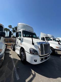 Freightliner Cascadia 125 Day Cab Truck - 400HP, 10 Speed Automatic