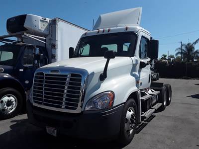 Freightliner Cascadia 125 Day Cab Truck - 500HP, 10 Speed Automatic