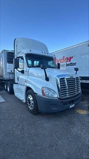Freightliner Cascadia 125 Day Cab Truck - 450HP, 6 Speed Automatic