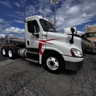 Freightliner Cascadia 125 Day Cab Truck - 450HP, 12 Speed Automatic