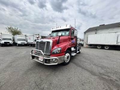 Freightliner Cascadia 125 Single Axle Day Cab Truck - 455HP, 12 Speed Automatic